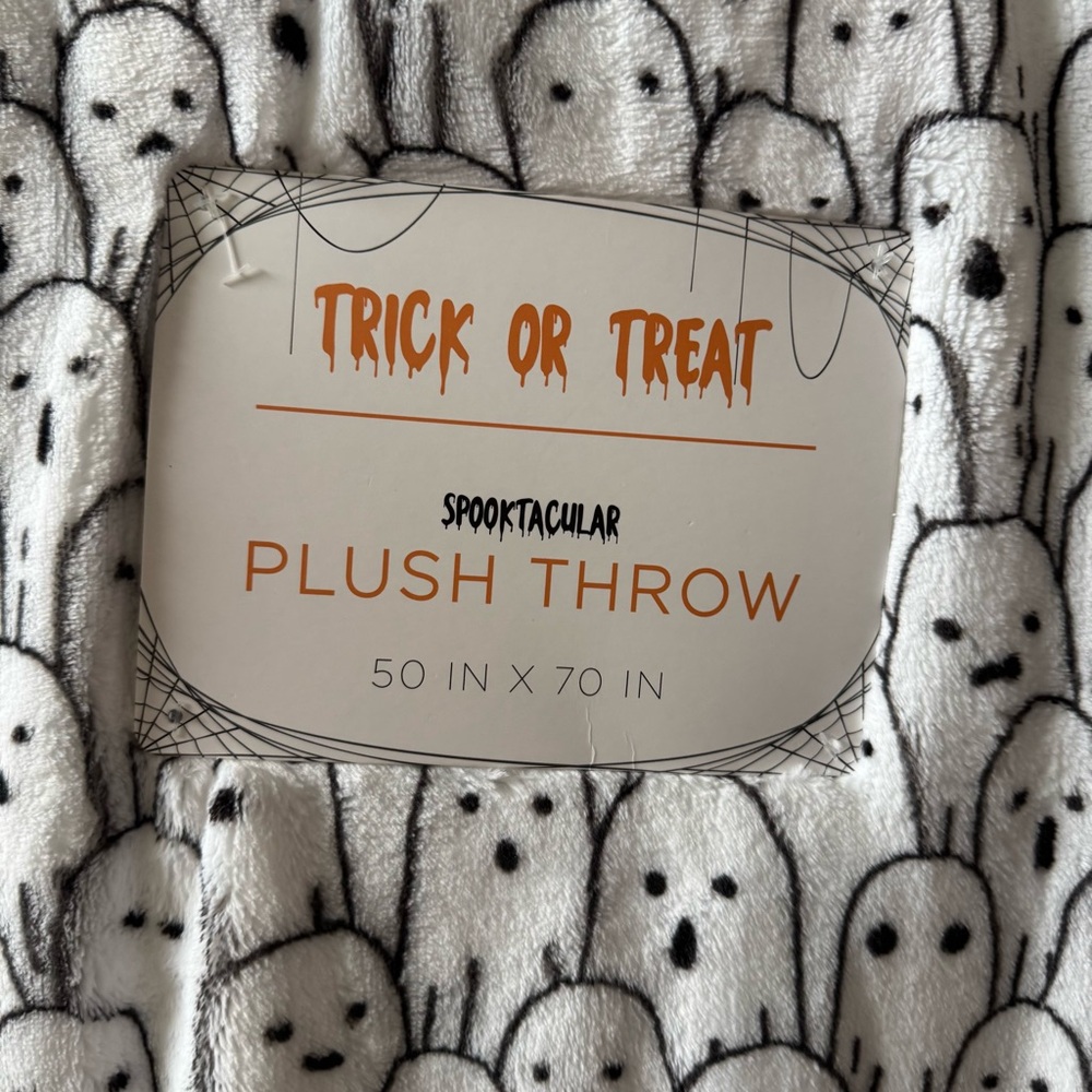 Ghost Blanket Halloween Viral NEW Boo Spooky Plush Haunted Throw Decor - Picture 5 of 5
